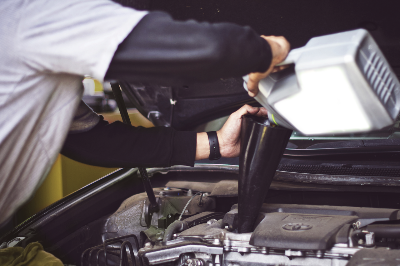 Ich untersuche die Autos unserer Kunden auf Herz und Nieren