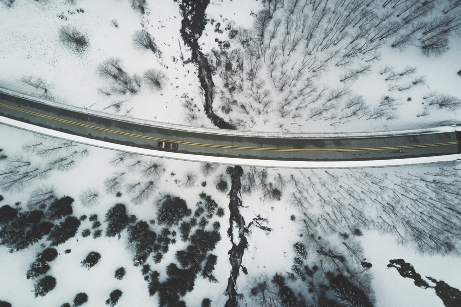 Drohnenaufnahme von Winterlandschaft