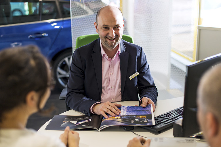 Verkaufsgespräch Autokauf 