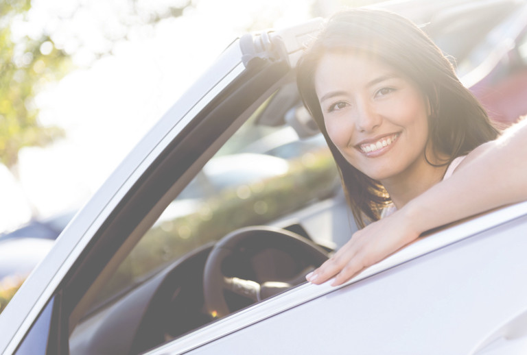 Femme en cabriolet