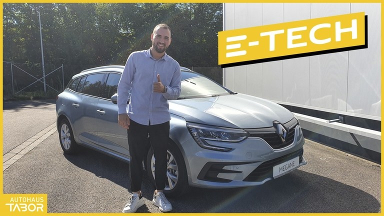 Mann vor Renault Megane Grandtour Hybrid