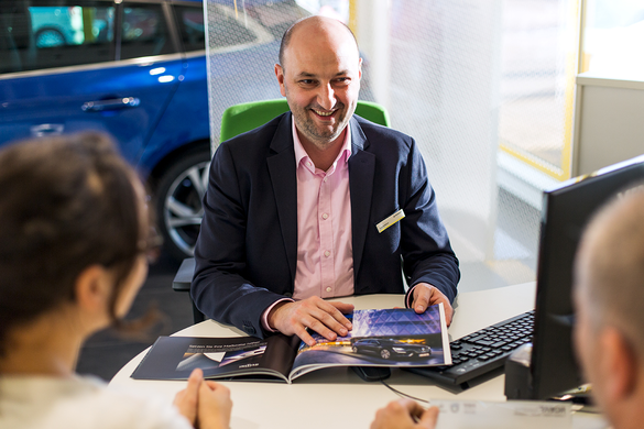 Automobilverkäufer /-in