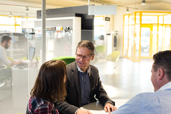 Automobilverkäufer /-in