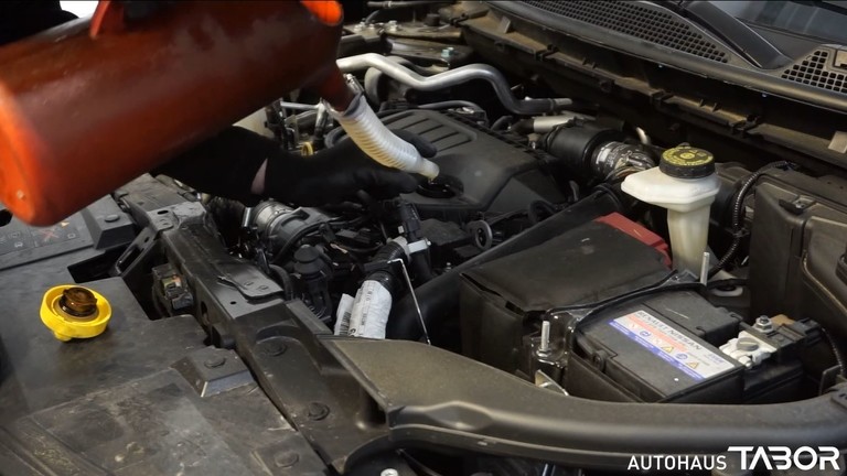 Motorhaube geöffnet