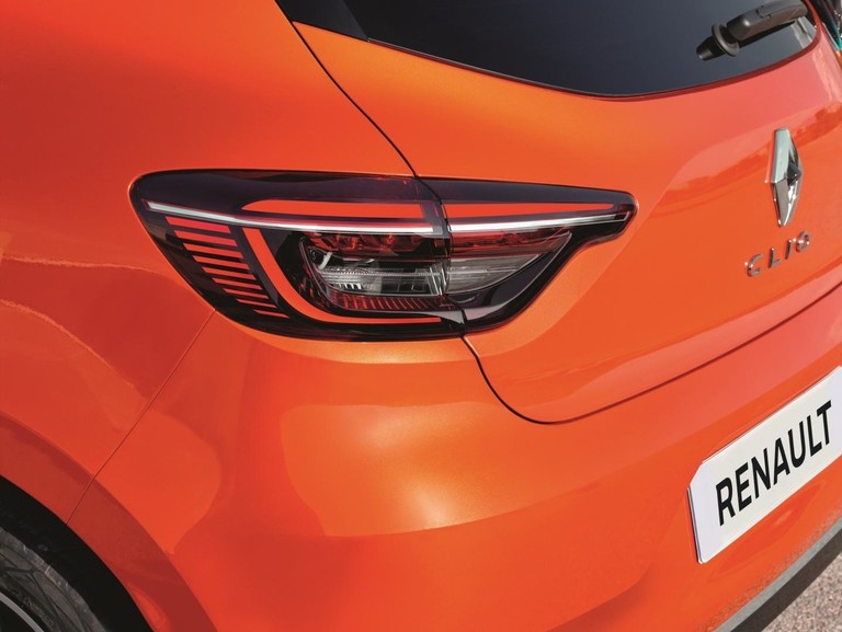 Renault Clio orange
